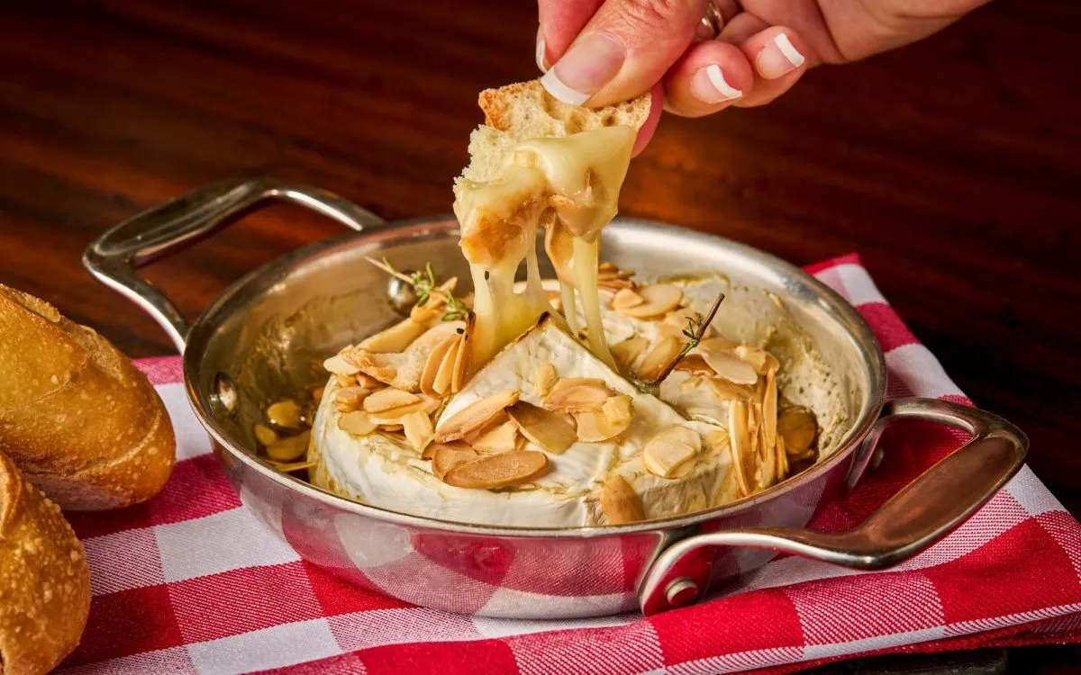 Baked Brie And Baguette